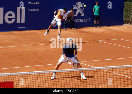 Barcelona, Spanien. 24 Apr, 2019. Kei Nishikori (JPN) Tennis: Kei Niskori von Japan während verdoppelt 1. runde Spiel gegen Oliver Marach Österreichs und Mate Pavic von Kroatien auf der Barcelona Open Banc Sabadell Tennis Turnier auf dem Gelände des Real Club de Tenis de Barcelona in Barcelona, Spanien. Credit: mutsu Kawamori/LBA/Alamy leben Nachrichten Stockfoto