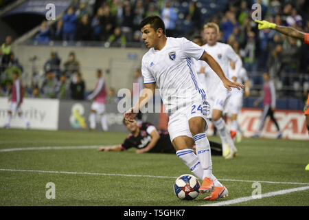 Seattle, Washington, USA. 24 Apr, 2019. Nick Lima (24), die in Aktion, wie die San Jose Earthquakes besuchen Sie die Seattle Sounders in einem MLS-Match im Century Link Feld in Seattle, WA. Credit: Jeff Halstead/ZUMA Draht/Alamy leben Nachrichten Stockfoto