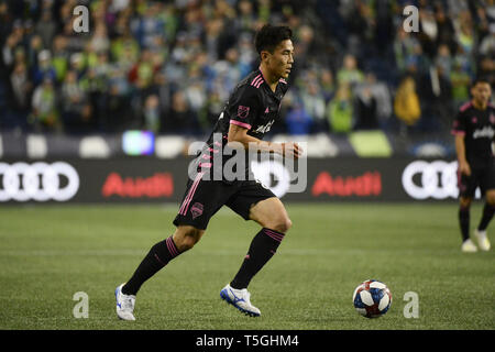 Seattle, Washington, USA. 24 Apr, 2019. Kim Kee-hee (20), die in Aktion, wie die San Jose Earthquakes besuchen Sie die Seattle Sounders in einem MLS-Match im Century Link Feld in Seattle, WA. Credit: Jeff Halstead/ZUMA Draht/Alamy leben Nachrichten Stockfoto