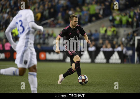 Seattle, Washington, USA. 24 Apr, 2019. Seattle's Harry Shipp (19), die in Aktion, wie die San Jose Earthquakes besuchen Sie die Seattle Sounders in einem MLS-Match im Century Link Feld in Seattle, WA. Credit: Jeff Halstead/ZUMA Draht/Alamy leben Nachrichten Stockfoto