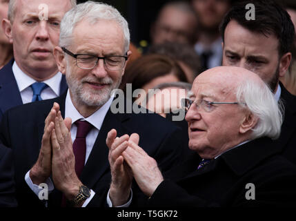 Britische Labour Leader Jeremy Corbyn trifft irische Präsident, Michael D Higgins am Begräbnis des Neuen IRA Mordopfer, Journalist Lyra McKee, in Belfast NI Stockfoto