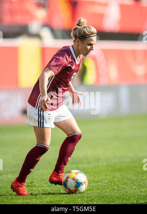 Paderborn, Deutschland. 09 Apr, 2019. Svenja HUTH (GER) handeln. Fußball Nationalmannschaft Frauen Freundschaftsspiel, Deutschland (GER) - Japan (JPN) 2:2, am 09/04/2019 in Paderborn/Deutschland. | Verwendung der weltweiten Kredit: dpa/Alamy leben Nachrichten Stockfoto