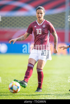 Dzsenifer MAROZSAN (GER) handeln. Fußball Nationalmannschaft Frauen Freundschaftsspiel, Deutschland (GER) - Japan (JPN) 2:2, am 09/04/2019 in Paderborn/Deutschland. | Verwendung weltweit Stockfoto