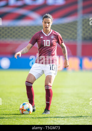 Dzsenifer MAROZSAN (GER) handeln. Fußball Nationalmannschaft Frauen Freundschaftsspiel, Deutschland (GER) - Japan (JPN) 2:2, am 09/04/2019 in Paderborn/Deutschland. | Verwendung weltweit Stockfoto