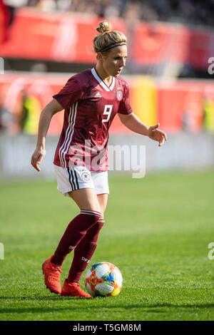 Paderborn, Deutschland. 09 Apr, 2019. Svenja HUTH (GER) handeln. Fußball Nationalmannschaft Frauen Freundschaftsspiel, Deutschland (GER) - Japan (JPN) 2:2, am 09/04/2019 in Paderborn/Deutschland. | Verwendung der weltweiten Kredit: dpa/Alamy leben Nachrichten Stockfoto