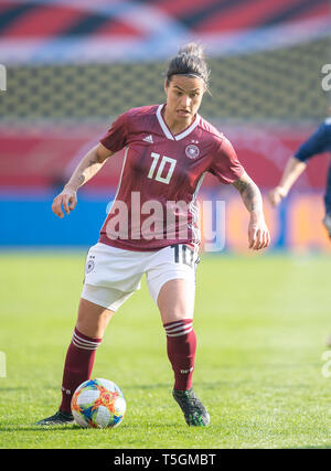 Dzsenifer MAROZSAN (GER) handeln. Fußball Nationalmannschaft Frauen Freundschaftsspiel, Deutschland (GER) - Japan (JPN) 2:2, am 09/04/2019 in Paderborn/Deutschland. | Verwendung weltweit Stockfoto