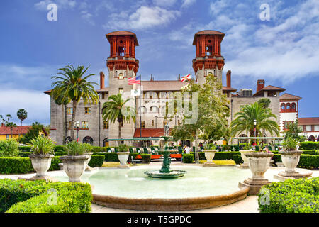 St. Augustine, Florida. Januar 26, 2019. Lightner Museum und schönen Brunnen. Lightner Museum ist in der ehemaligen Alcazar Hotel in 188 untergebracht Stockfoto