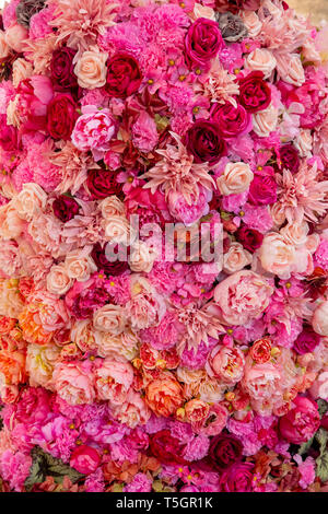 Blumenstrauß aus Rosen in den Farben rosa lila und rosa Format - Befüllen Stockfoto