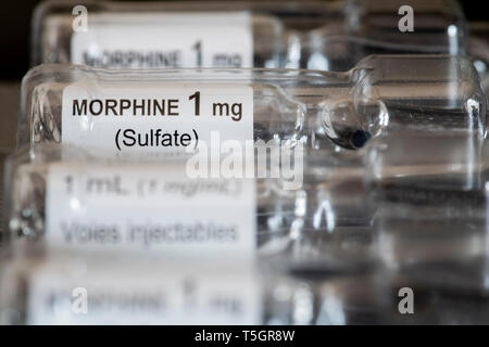 Close-up des Morphiums SULFAT 1 mg/ml Durchstechflasche zur Injektion oder Infusion Stockfoto