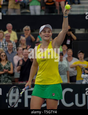 Ash Barty in Aktion und ihren Sieg für Australien feiert im 3. Gummi #Fed Cup Halbfinale v Belarus über Klaps-dachsparren Arena April 2019 Stockfoto