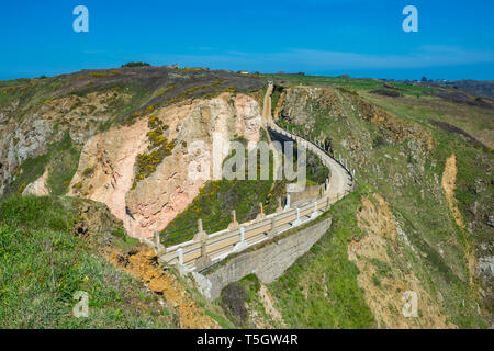 Grossbritannien, Kanalinseln, Straße, welche die Landenge von größeren und kleinen Sark Stockfoto