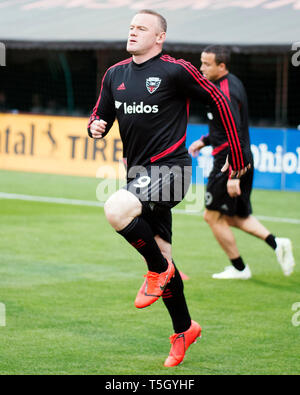 April 24, 2019: D.C. United, Wayne Rooney (9) erwärmt bevor Columbus Crew SC in ihr Spiel in Columbus, OH, USA. Brent Clark/Alamy Stockfoto