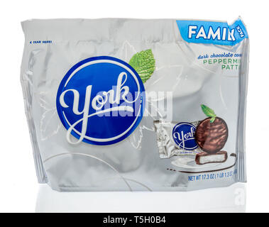 Winneconne, WI - 22. April 2019: ein Paket von York Peppermint patties auf einem isolierten Hintergrund Stockfoto