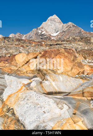 Grönland, Sermersooq, Kulusuk, Schweizerland Alpen, Berge im Sonnenlicht Stockfoto