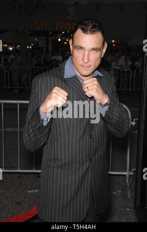 LOS ANGELES, Ca. November 05, 2006: Vinnie Jones an der Los Angeles Premiere von "Babel". Bild: Paul Smith/Featureflash Stockfoto