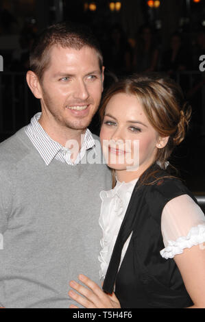 LOS ANGELES, Ca. November 05, 2006: Alicia Silverstone & Ehemann CHRISTOPHER JARECKI am Los Angeles Premiere von "Babel". Bild: Paul Smith/Featureflash Stockfoto