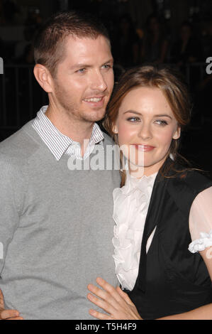 LOS ANGELES, Ca. November 05, 2006: Alicia Silverstone & Ehemann CHRISTOPHER JARECKI am Los Angeles Premiere von "Babel". Bild: Paul Smith/Featureflash Stockfoto