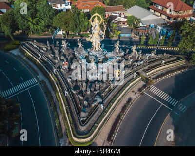 Indonesien, Bali, Sanur, Luftaufnahme von Patung Titi Banda Statue Stockfoto