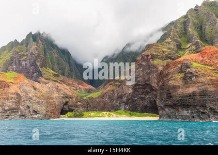 USA, Hawaii, Kauai, Na Pali Küste Staat Wilderness Park, Na Pali Küste, Strand Honopu Stockfoto