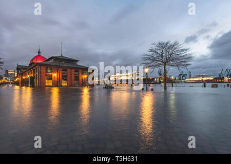 Deutschland, Hamburg, Altona, Fischmarkt bei Hochwasser Stockfoto