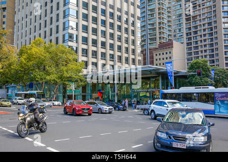 Verkehr Kreuzung in die Innenstadt von Sydney, Elizabeth und Park Street Junction, Sydney, Australien Stockfoto