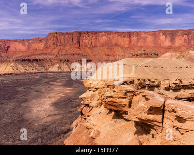 Blick auf den Green River wie auch auf dem Gebiet der Festung Boden, Insel im Himmel Bezirk, Canyonlands National Park, Moab, Utah, USA schlängelt. Stockfoto