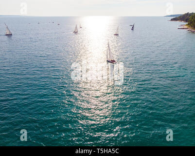 Boote segeln am Lake Michigan Stockfoto