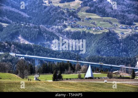 Wipptal, Brennerautobahn, Brenner, Europabrücke, Brücke, Autobahn, Straße, Brückenpfeiler, Pfeiler, Trasse, Autobahntrasse, Verkehr, Binnenverkehr, EU Stockfoto