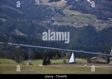 Wipptal, Brennerautobahn, Brenner, Europabrücke, Brücke, Autobahn, Straße, Brückenpfeiler, Pfeiler, Trasse, Autobahntrasse, Verkehr, Binnenverkehr, EU Stockfoto