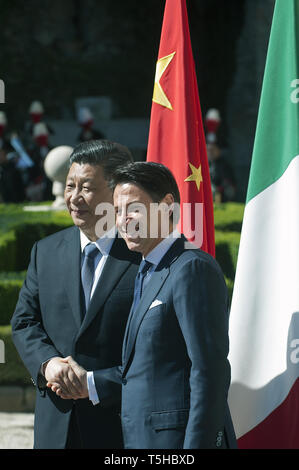 Der chinesische Präsident Xi Jinping schüttelt Hände mit dem italienischen Ministerpräsidenten Giuseppe Conte, als er in der Villa Madama in Rom, Italien Mit: Xi Jinping, Giuseppe Conte Wo: Rom, Latium, Italien Wann: 23 Mar 2019 Credit: IPA/WENN.com ** Nur für die Veröffentlichung in Großbritannien, den USA, Deutschland, Österreich ** Verfügbar eintrifft Stockfoto