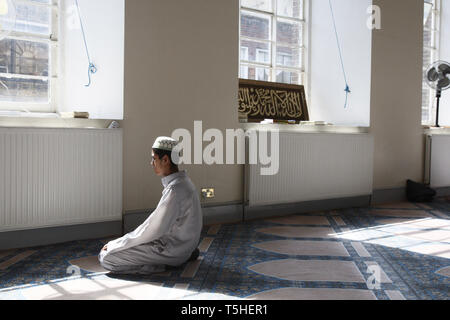 Das Freitagsgebet in der Moschee, Brick Lane, East London. 3. September 2010. Stockfoto