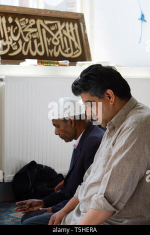Das Freitagsgebet in der Moschee, Brick Lane, East London. 3. September 2010. Stockfoto