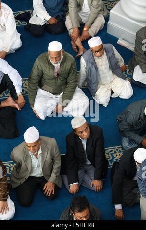 Das Freitagsgebet in der Moschee, Brick Lane, East London. 3. September 2010. Stockfoto