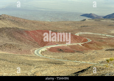 Eine Ansicht der Überraschung Canyon Valley Road von Vater Crowley Vista Point im Death Valley National Park, Kalifornien, USA Stockfoto