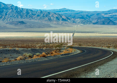 Lassen sie sich überraschen Canyon Road in der Nähe von Panamint im Death Valley National Park, Kalifornien, USA Stockfoto