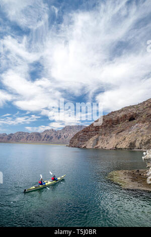 Kajakfahren auf dem Meer, die Bucht von Loreto Nationalpark, Baja California Sur, Mexiko. Stockfoto