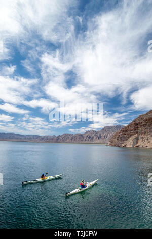 Kajakfahren auf dem Meer, die Bucht von Loreto Nationalpark, Baja California Sur, Mexiko. Stockfoto