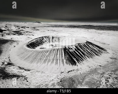 Berühmte Hverfjall Vulkan im Winter. Stockfoto