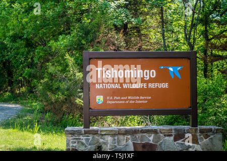 Tishomingo Wildlife Refuge, OK, USA - 12. Mai 2018: Eine einladende Schild am Eingang zum Park erhalten Stockfoto