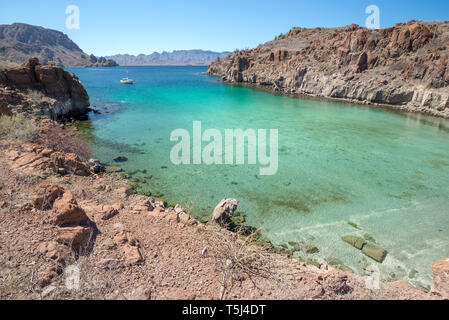 Segelboot in Flitterwochen Bucht, Bucht von Loreto Nationalpark, Baja California Sur, Mexiko. Stockfoto