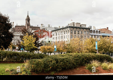 Ort Jacques Cartier Platz in der Altstadt von Montreal an einem bewölkten Herbst Tag in Montreal, Quebec Stockfoto