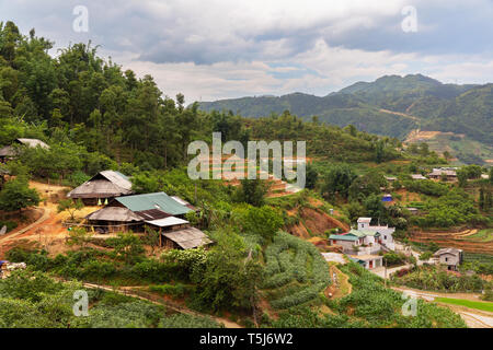 Ländliche terrassierten Reisfeldern tal Landschaft in SaPa, Vietnam, Asien Stockfoto