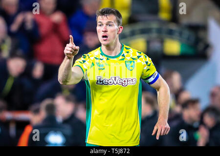 10. April 2019, Carrow Road, Norwich, England; Sky Bet Meisterschaft, Norwich City vs Lesen; Christoph Zimmermann (06) von Norwich City feiert sein Ziel Norwich die führen die 88. Minute des Spiels Credit: Georgie Kerr/News Bilder der Englischen Football League Bilder unterliegen DataCo Lizenz zu geben Stockfoto