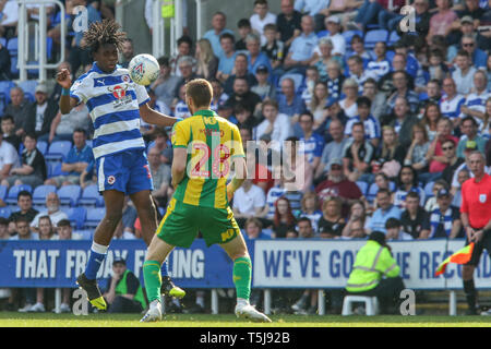 22.April 2019, Madejski Stadium, London, England; Sky Bet Meisterschaft, Lesen vs West Brom; Ovie Ejaria (18) Lesen mit der Kugel Credit: Matt O'Connor/News Bilder, Englische Fußball-Liga Bilder unterliegen DataCo Lizenz Stockfoto