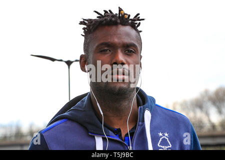 6. April 2019, New York Stadium, Bramley, England; Sky Bet Meisterschaft Rotherham United vs Nottingham Forest; Pele (28) von Nottingham Forest kommt an der Rotherham New York Stadion Credit: John Hobson/News Bilder der Englischen Football League Bilder unterliegen dem DataCo Lizenz Stockfoto