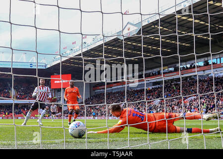 13. April 2019, Bramall Lane, Sheffield, England; Sky Bet Meisterschaft, Sheffield United vs Millwall; Gary Madine (14) von Sheffield United Kerben zu machen es 1-0 Credit: Mark Cosgrove/News Bilder der Englischen Football League Bilder unterliegen DataCo Lizenz Stockfoto