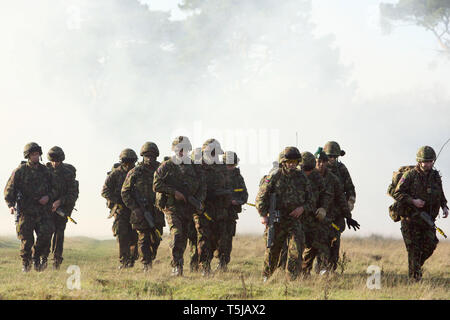 Reservisten vom Londoner nur TA Infanterie Regiment, das London Regiment, vor der Bereitstellung Training in der Vorbereitung für den Dienst in Afghanistan. Norfolk. 10.12.09 Stockfoto