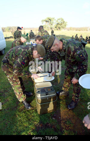 Reservisten vom Londoner nur TA Infanterie Regiment, das London Regiment, vor der Bereitstellung Training in der Vorbereitung für den Dienst in Afghanistan. Norfolk. 10.12.09 Stockfoto