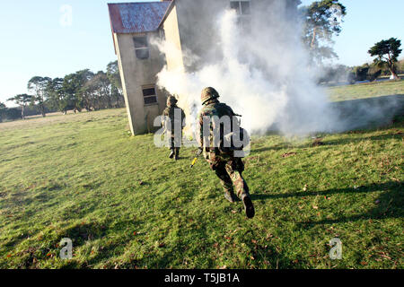 Reservisten vom Londoner nur TA Infanterie Regiment, das London Regiment, vor der Bereitstellung Training in der Vorbereitung für den Dienst in Afghanistan. Norfolk. 10.12.09 Stockfoto