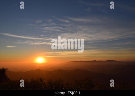 Sonnenuntergang vom Griffith Observatorium im Winter, Hollywood, Los Angeles, Kalifornien Stockfoto